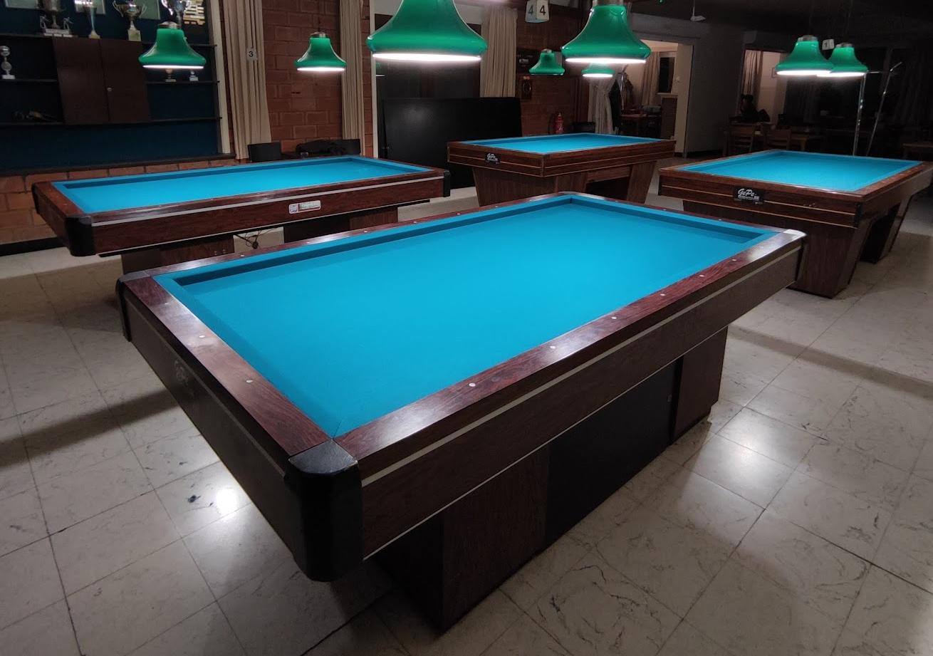 $ carambole biljarts voorzien van een nieuw Simonis 300 rapide laken $ carambole biljarts voorzien van een nieuw Simonis 300 rapide laken