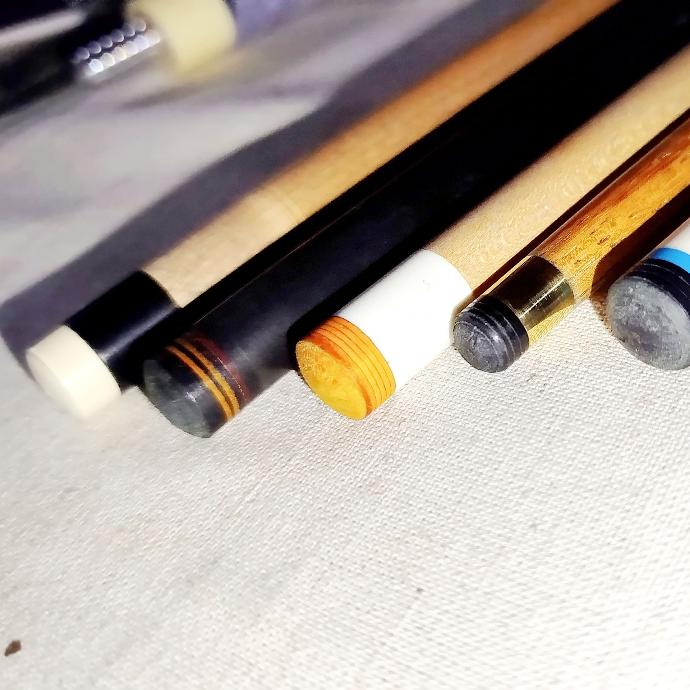 GePe-Biljarts Verscheidene gereviseerde snooker en pool keuen en 1 break keu GePe-Biljarts Verscheidene gereviseerde snooker en pool keuen en 1 break keu